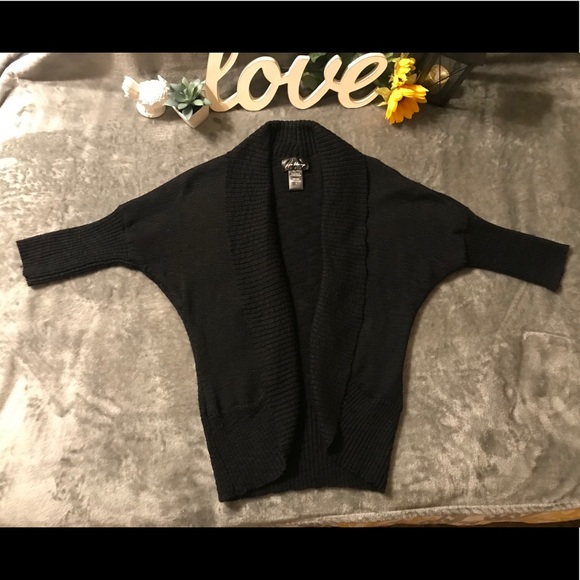 Simple 🖤 Cardigan! - Picture 5 of 6